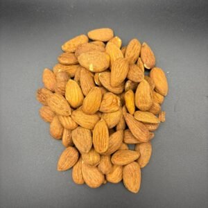 almendra cruda con piel